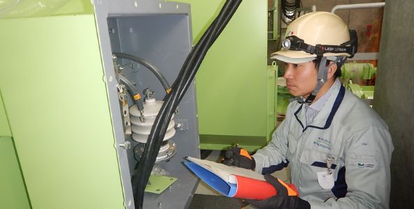 先輩社員の１日とキャリア変遷
