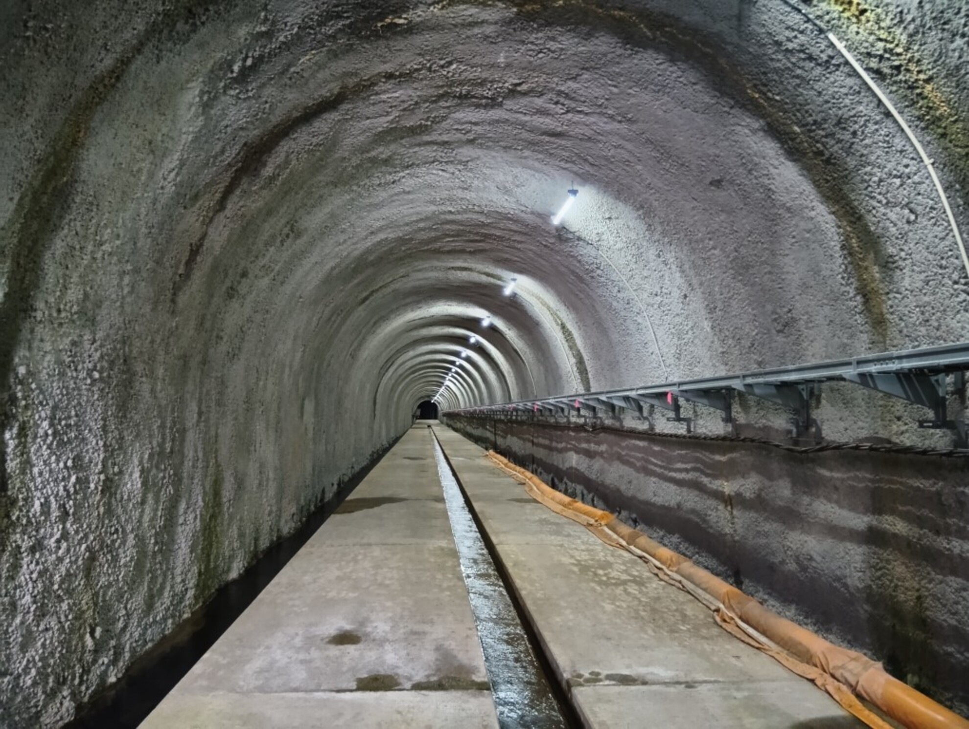 京極名水の郷発電所トンネル